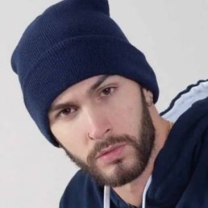 H052 - Cappello invernale in maglia con risvolto